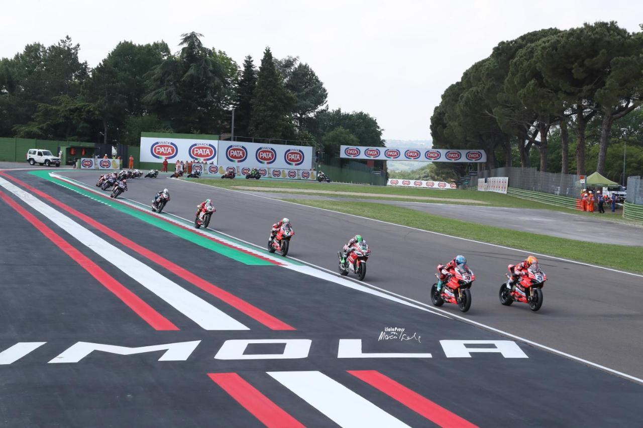 La Dimora Delle Emozioni - Il Fascino Del Centro Storico E L'Adrenalina Dell'Autodromo Imola Exterior foto
